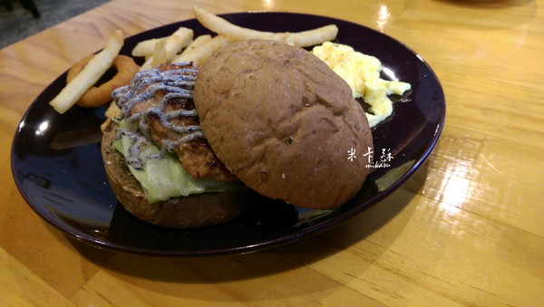 夏弄早午餐專賣店:【高雄/食﹡苓雅】市區平價早午餐.沐浴在夏日的午後.夏弄早午餐專賣店