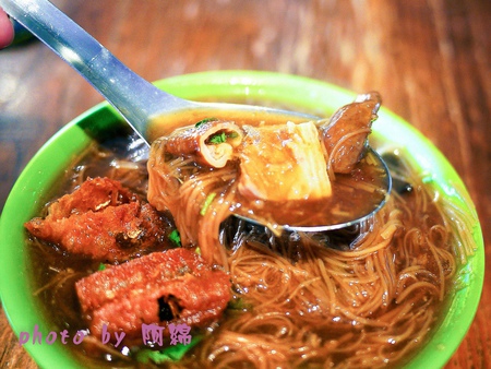 大鼎豬血湯：【桃園小吃】大鼎豬血湯-豬血滑嫩似豆腐．豬血湯/炒米粉/豬血糕