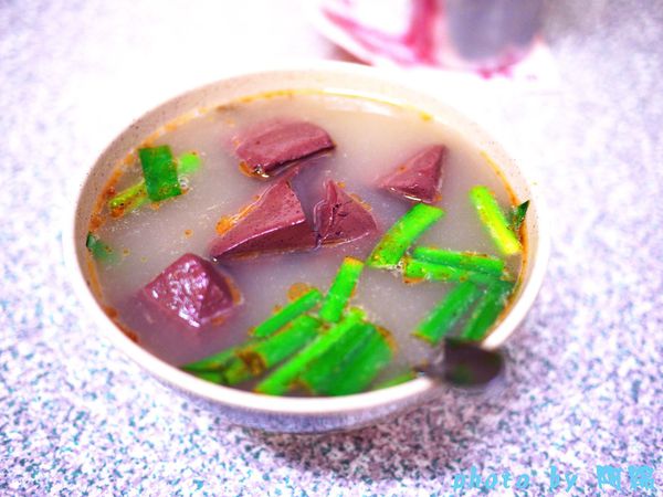 大鼎豬血湯：【桃園小吃】大鼎豬血湯-豬血滑嫩似豆腐．豬血湯/炒米粉/豬血糕