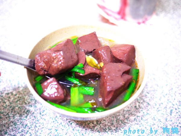 大鼎豬血湯：【桃園小吃】大鼎豬血湯-豬血滑嫩似豆腐．豬血湯/炒米粉/豬血糕