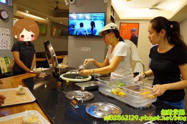 家咖哩(台南成大店)：【台南-東區】咖哩x有機+無毒食材...來自花蓮的美味...可續白飯及咖哩醬...南澳有機米/自助式/續杯半價/萬田有機豆花《家咖哩(台南成大店)》