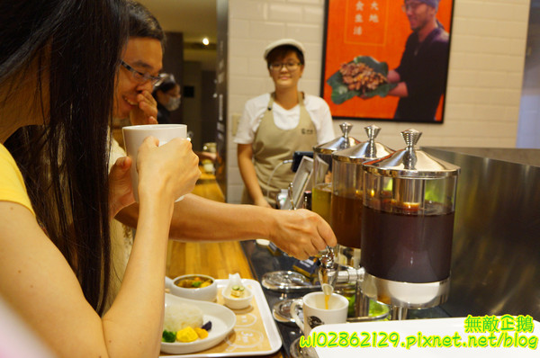 家咖哩(台南成大店)：【台南-東區】咖哩x有機+無毒食材...來自花蓮的美味...可續白飯及咖哩醬...南澳有機米/自助式/續杯半價/萬田有機豆花《家咖哩(台南成大店)》