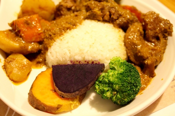 家咖哩(台南成大店)：[台南]花蓮名店報到!!! 健康有機食材 家咖哩(台南成大店)