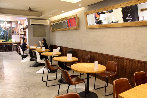 家咖哩(台南成大店)：[台南]花蓮名店報到!!! 健康有機食材 家咖哩(台南成大店)