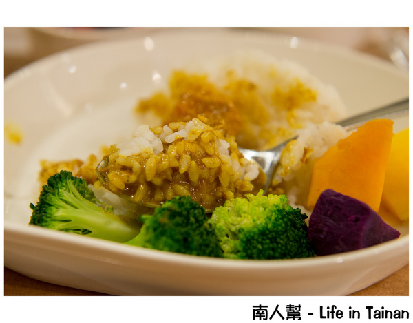 家咖哩(台南成大店):【台南市東區-美食】家咖哩(台南成大店)~~使用無毒新鮮香料食材做成的咖哩