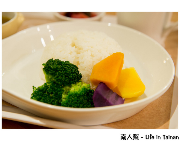 家咖哩(台南成大店):【台南市東區-美食】家咖哩(台南成大店)~~使用無毒新鮮香料食材做成的咖哩