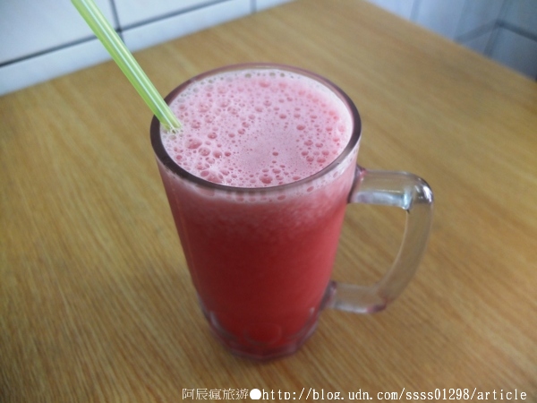 黃家木瓜牛奶:【美食特搜。屏東市】黃家木瓜牛奶。牧場瓶裝牛奶加持 木瓜牛奶香濃有味 打下55年基礎老店