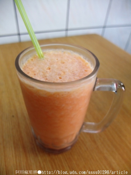 黃家木瓜牛奶:【美食特搜。屏東市】黃家木瓜牛奶。牧場瓶裝牛奶加持 木瓜牛奶香濃有味 打下55年基礎老店