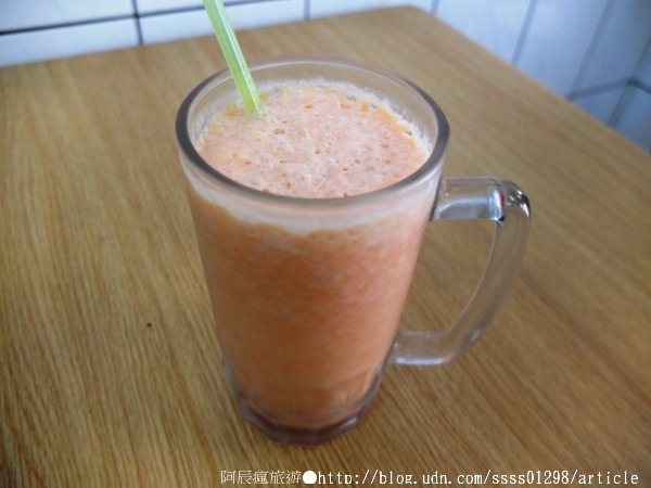 黃家木瓜牛奶:【美食特搜。屏東市】黃家木瓜牛奶。牧場瓶裝牛奶加持 木瓜牛奶香濃有味 打下55年基礎老店