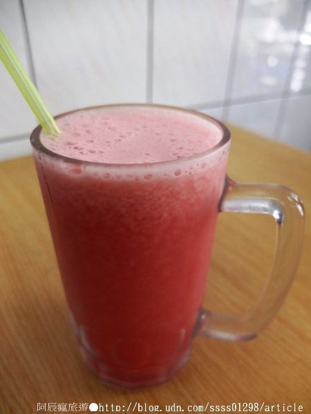 黃家木瓜牛奶:【美食特搜。屏東市】黃家木瓜牛奶。牧場瓶裝牛奶加持 木瓜牛奶香濃有味 打下55年基礎老店