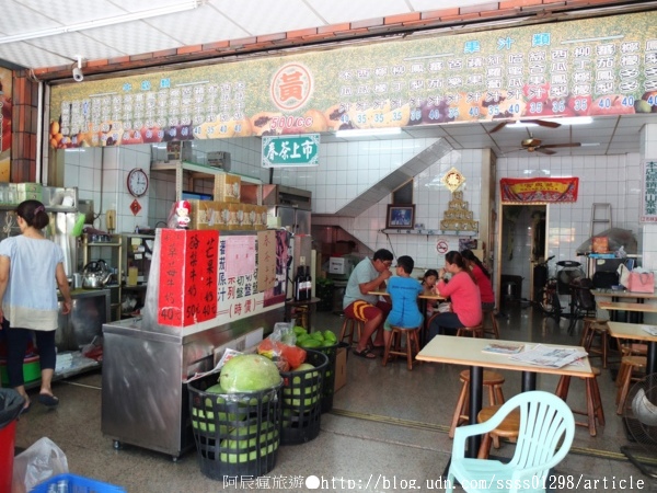 黃家木瓜牛奶:【美食特搜。屏東市】黃家木瓜牛奶。牧場瓶裝牛奶加持 木瓜牛奶香濃有味 打下55年基礎老店