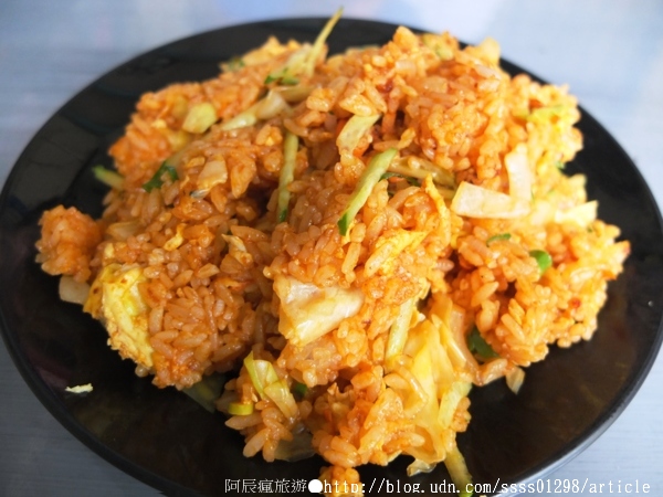 Whatzup糀炒:【美食特搜。屏東市】Whatzup糀炒。炒飯現點現炒 平日才能吃到的巷弄美食 文青藝術風炒飯店