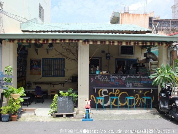 Whatzup糀炒:【美食特搜。屏東市】Whatzup糀炒。炒飯現點現炒 平日才能吃到的巷弄美食 文青藝術風炒飯店