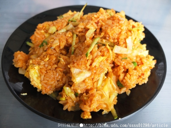 Whatzup糀炒:【美食特搜。屏東市】Whatzup糀炒。炒飯現點現炒 平日才能吃到的巷弄美食 文青藝術風炒飯店