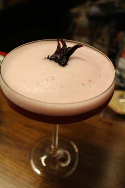 舊公寓：[台南]越夜越美麗 女孩愛的無菸酒吧 舊公寓酒吧