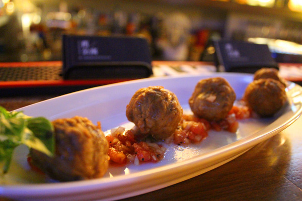 舊公寓：[台南]越夜越美麗 女孩愛的無菸酒吧 舊公寓酒吧