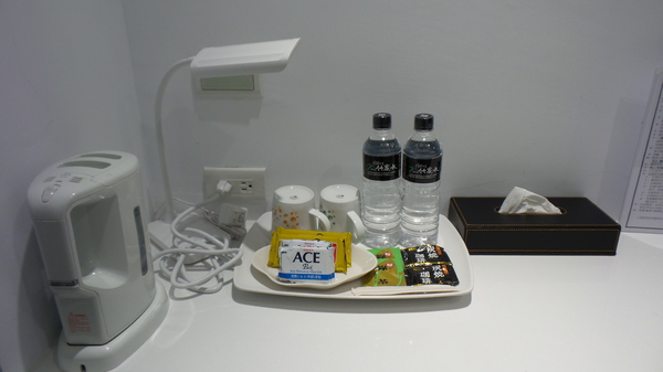 悠悅光 Aura Villa：【宜蘭住宿】☪Aura Villa悠悅光~鄰近冬山梅花湖☪玻璃屋的FU最美~游泳池VIEW及涼亭和躺椅❤很有渡假的氣氛呦❤