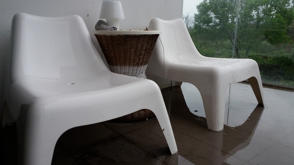 悠悅光 Aura Villa：【宜蘭住宿】☪Aura Villa悠悅光~鄰近冬山梅花湖☪玻璃屋的FU最美~游泳池VIEW及涼亭和躺椅❤很有渡假的氣氛呦❤