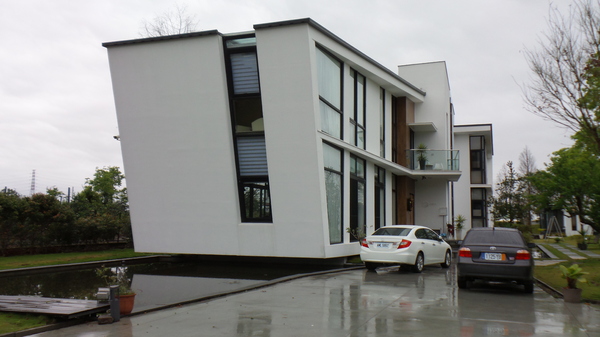 悠悅光 Aura Villa：【宜蘭住宿】☪Aura Villa悠悅光~鄰近冬山梅花湖☪玻璃屋的FU最美~游泳池VIEW及涼亭和躺椅❤很有渡假的氣氛呦❤