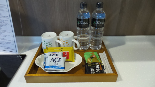 悠悅光 Aura Villa：【宜蘭住宿】☪Aura Villa悠悅光~鄰近冬山梅花湖☪玻璃屋的FU最美~游泳池VIEW及涼亭和躺椅❤很有渡假的氣氛呦❤