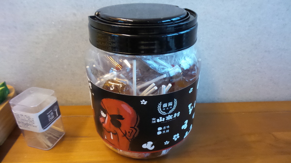 悠悅光 Aura Villa：【宜蘭住宿】☪Aura Villa悠悅光~鄰近冬山梅花湖☪玻璃屋的FU最美~游泳池VIEW及涼亭和躺椅❤很有渡假的氣氛呦❤