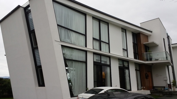 悠悅光 Aura Villa：【宜蘭住宿】☪Aura Villa悠悅光~鄰近冬山梅花湖☪玻璃屋的FU最美~游泳池VIEW及涼亭和躺椅❤很有渡假的氣氛呦❤