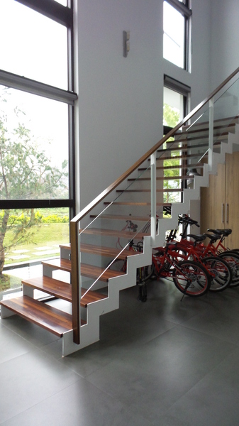 悠悅光 Aura Villa：【宜蘭住宿】☪Aura Villa悠悅光~鄰近冬山梅花湖☪玻璃屋的FU最美~游泳池VIEW及涼亭和躺椅❤很有渡假的氣氛呦❤