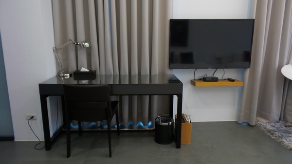 悠悅光 Aura Villa：【宜蘭住宿】☪Aura Villa悠悅光~鄰近冬山梅花湖☪玻璃屋的FU最美~游泳池VIEW及涼亭和躺椅❤很有渡假的氣氛呦❤