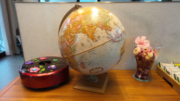 悠悅光 Aura Villa：【宜蘭住宿】☪Aura Villa悠悅光~鄰近冬山梅花湖☪玻璃屋的FU最美~游泳池VIEW及涼亭和躺椅❤很有渡假的氣氛呦❤