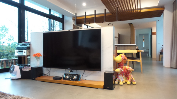 悠悅光 Aura Villa：【宜蘭住宿】☪Aura Villa悠悅光~鄰近冬山梅花湖☪玻璃屋的FU最美~游泳池VIEW及涼亭和躺椅❤很有渡假的氣氛呦❤