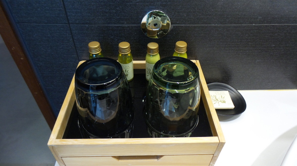 悠悅光 Aura Villa：【宜蘭住宿】☪Aura Villa悠悅光~鄰近冬山梅花湖☪玻璃屋的FU最美~游泳池VIEW及涼亭和躺椅❤很有渡假的氣氛呦❤