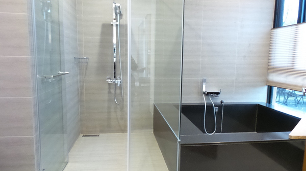 悠悅光 Aura Villa：【宜蘭住宿】☪Aura Villa悠悅光~鄰近冬山梅花湖☪玻璃屋的FU最美~游泳池VIEW及涼亭和躺椅❤很有渡假的氣氛呦❤