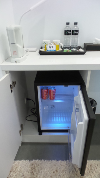 悠悅光 Aura Villa：【宜蘭住宿】☪Aura Villa悠悅光~鄰近冬山梅花湖☪玻璃屋的FU最美~游泳池VIEW及涼亭和躺椅❤很有渡假的氣氛呦❤