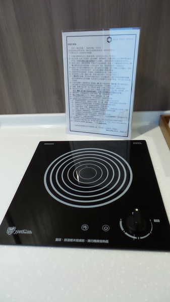 悠悅光 Aura Villa：【宜蘭住宿】☪Aura Villa悠悅光~鄰近冬山梅花湖☪玻璃屋的FU最美~游泳池VIEW及涼亭和躺椅❤很有渡假的氣氛呦❤