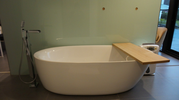 悠悅光 Aura Villa：【宜蘭住宿】☪Aura Villa悠悅光~鄰近冬山梅花湖☪玻璃屋的FU最美~游泳池VIEW及涼亭和躺椅❤很有渡假的氣氛呦❤