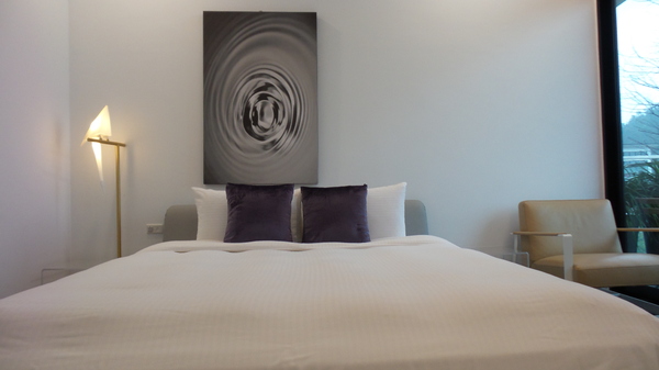 悠悅光 Aura Villa：【宜蘭住宿】☪Aura Villa悠悅光~鄰近冬山梅花湖☪玻璃屋的FU最美~游泳池VIEW及涼亭和躺椅❤很有渡假的氣氛呦❤