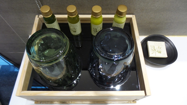 悠悅光 Aura Villa：【宜蘭住宿】☪Aura Villa悠悅光~鄰近冬山梅花湖☪玻璃屋的FU最美~游泳池VIEW及涼亭和躺椅❤很有渡假的氣氛呦❤