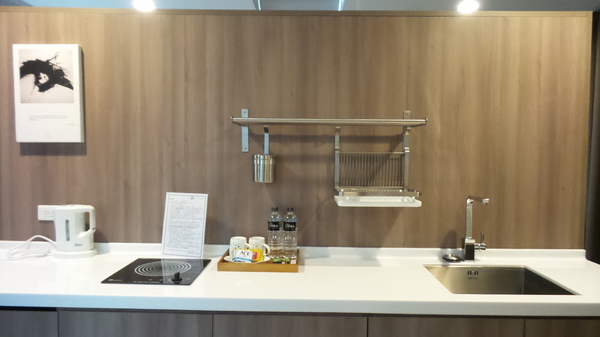 悠悅光 Aura Villa：【宜蘭住宿】☪Aura Villa悠悅光~鄰近冬山梅花湖☪玻璃屋的FU最美~游泳池VIEW及涼亭和躺椅❤很有渡假的氣氛呦❤