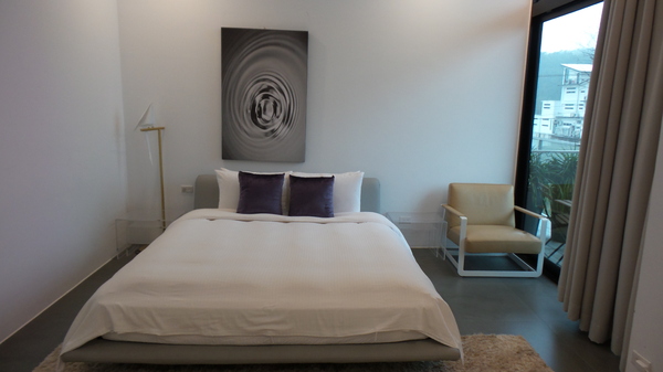 悠悅光 Aura Villa：【宜蘭住宿】☪Aura Villa悠悅光~鄰近冬山梅花湖☪玻璃屋的FU最美~游泳池VIEW及涼亭和躺椅❤很有渡假的氣氛呦❤