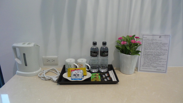 悠悅光 Aura Villa：【宜蘭住宿】☪Aura Villa悠悅光~鄰近冬山梅花湖☪玻璃屋的FU最美~游泳池VIEW及涼亭和躺椅❤很有渡假的氣氛呦❤