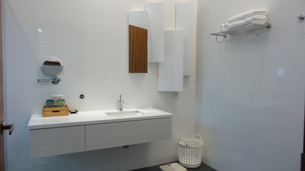 悠悅光 Aura Villa：【宜蘭住宿】☪Aura Villa悠悅光~鄰近冬山梅花湖☪玻璃屋的FU最美~游泳池VIEW及涼亭和躺椅❤很有渡假的氣氛呦❤