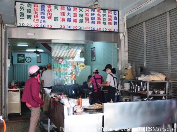 大埔肉圓:【美食特搜。屏東市】大埔肉圓。油炸肉圓 大腸 香菇肉羹 超過六十年老字號 屏東大埔美食篇