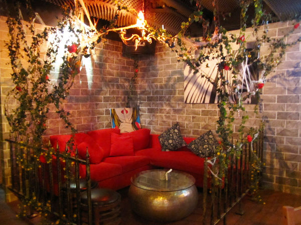 woops bistro bar:【台北市】歐洲古堡裝潢搭配台式創意混搭美食-woops bistro bar