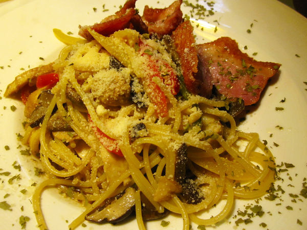 woops bistro bar:【台北市】歐洲古堡裝潢搭配台式創意混搭美食-woops bistro bar