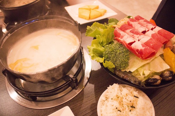 珍杏擱牛奶鍋物：[台南]下雨天=吃鍋天!!!! 珍杏擱牛奶鍋物