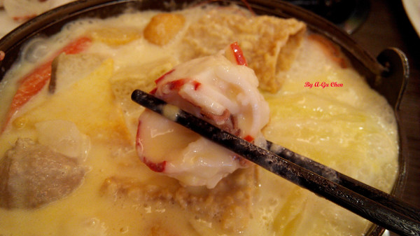 珍杏擱牛奶鍋物:【臺南Ω北區】珍杏擱牛奶鍋物。選用綠光牧場牛奶,湯頭奶香濃郁(二訪)