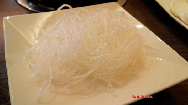 珍杏擱牛奶鍋物:【臺南Ω北區】珍杏擱牛奶鍋物。選用綠光牧場牛奶,湯頭奶香濃郁(二訪)