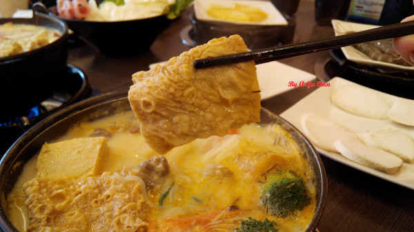 珍杏擱牛奶鍋物:【臺南Ω北區】珍杏擱牛奶鍋物。選用綠光牧場牛奶,湯頭奶香濃郁(二訪)