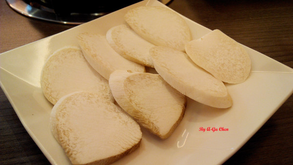 珍杏擱牛奶鍋物:【臺南Ω北區】珍杏擱牛奶鍋物。選用綠光牧場牛奶,湯頭奶香濃郁(二訪)