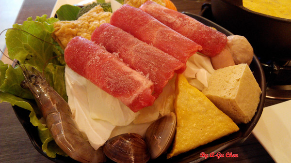 珍杏擱牛奶鍋物:【臺南Ω北區】珍杏擱牛奶鍋物。選用綠光牧場牛奶,湯頭奶香濃郁(二訪)